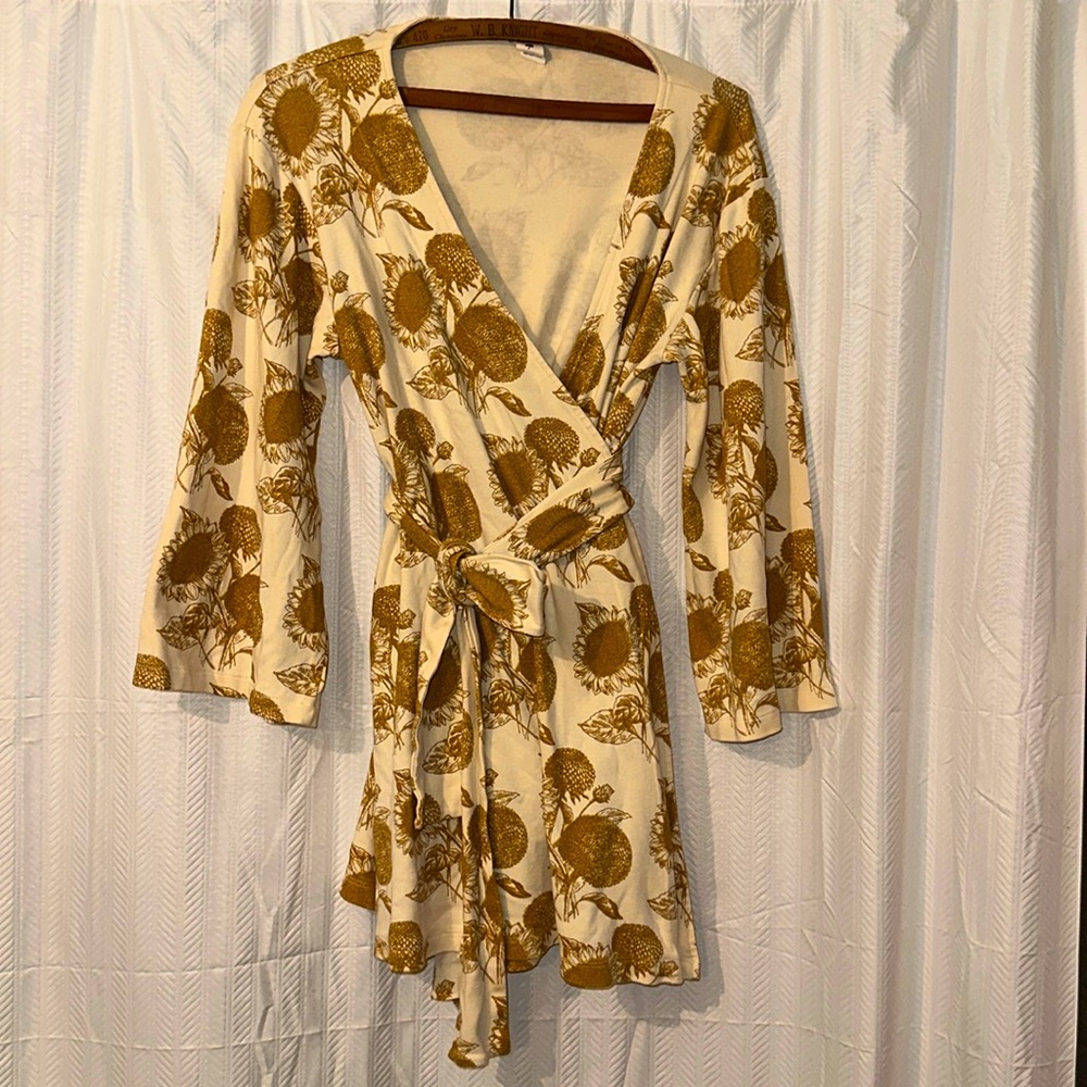 Kate Quinn sunflower robe size XS/S